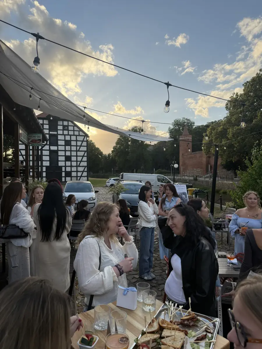 Outdoor conversation club